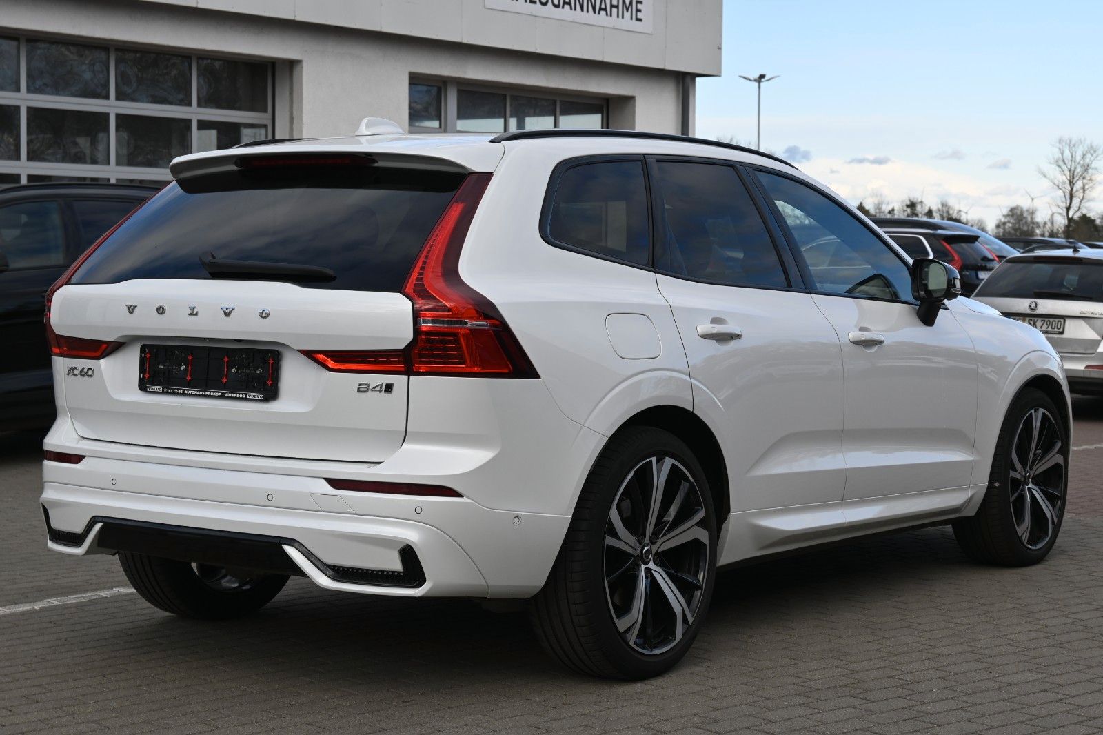 Fahrzeugabbildung Volvo XC60 B4 Ultimate Dark AWD*LUFT*360°*SDTHZG*LED