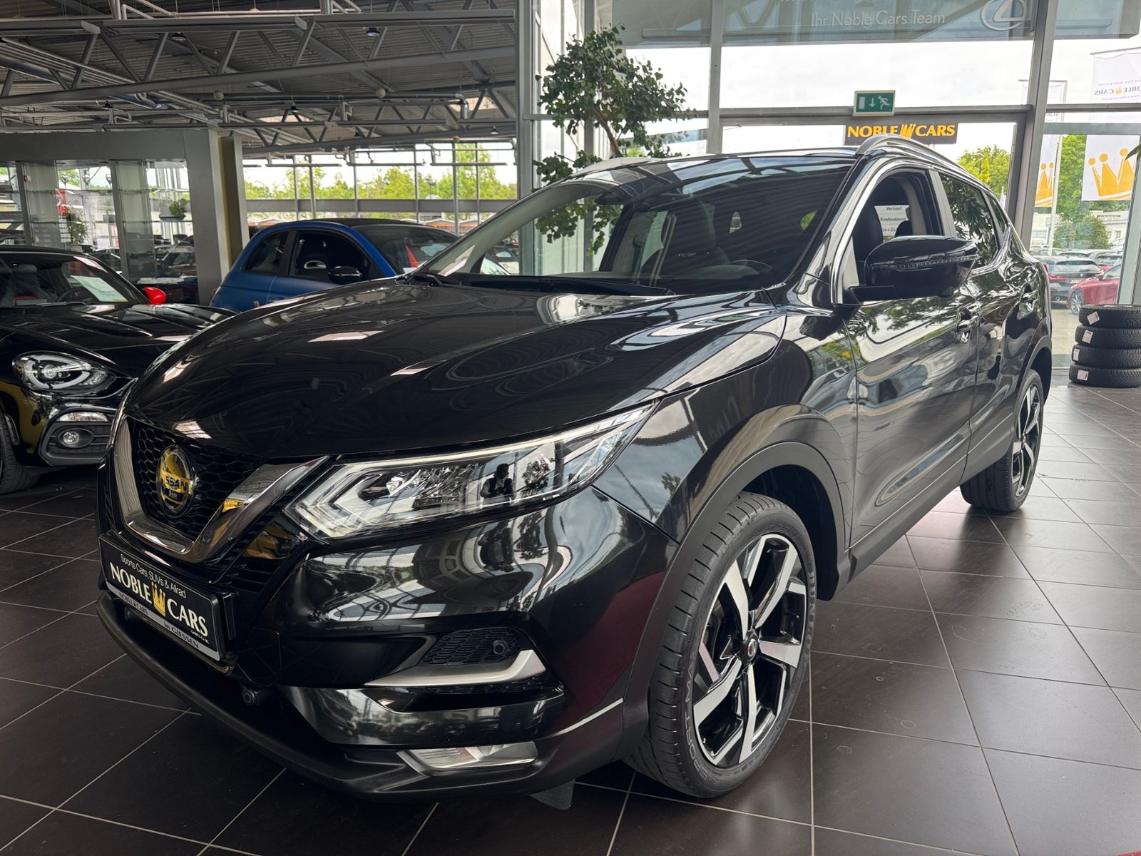 Fahrzeugabbildung Nissan Qashqai Akari PANO RFK AHK NAVI ALU