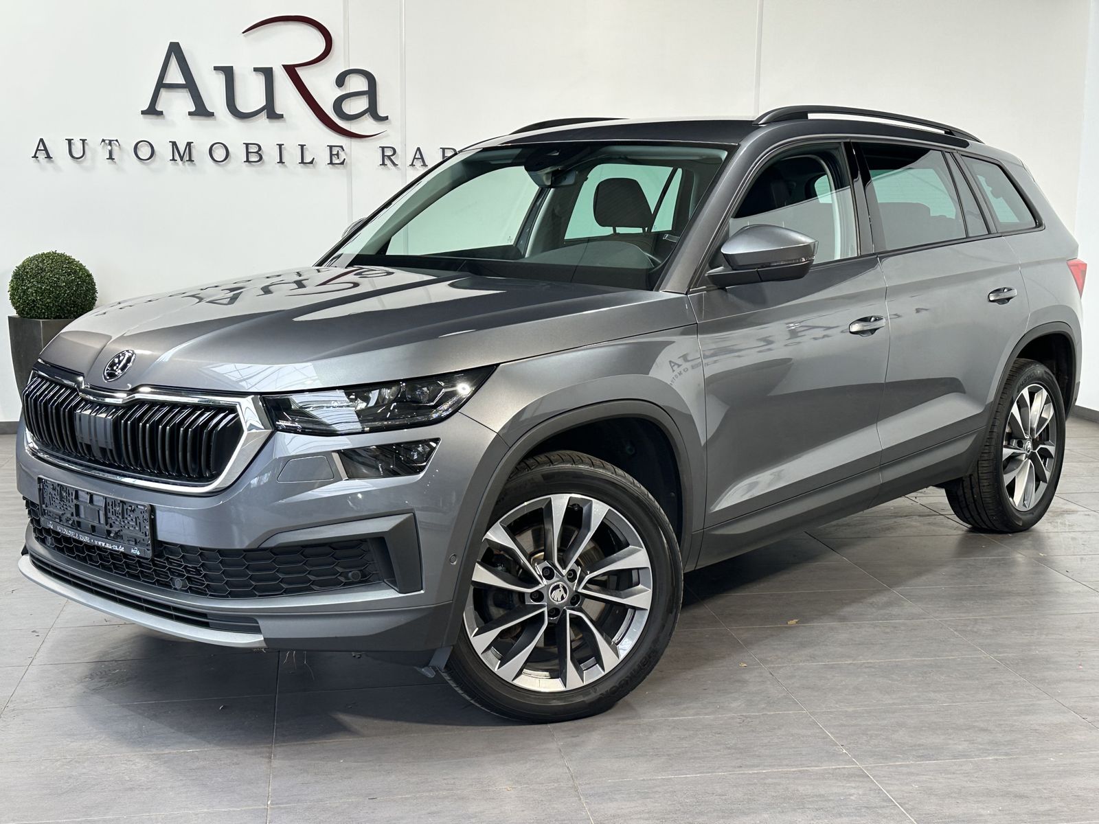 Fahrzeugabbildung SKODA Kodiaq 2.0 TDI DSG 4x4 7-Sitzer Tour NAV+LED+AHK