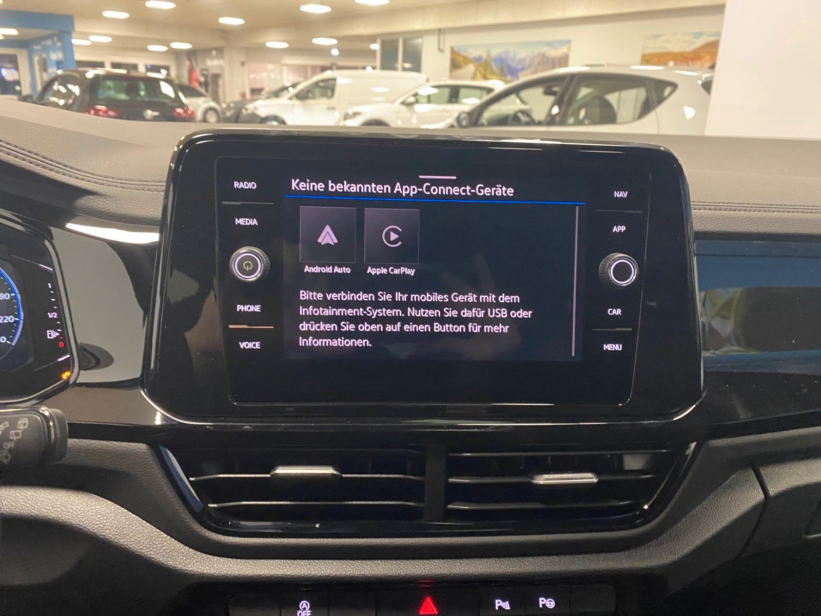 Fahrzeugabbildung Volkswagen T-Roc 2.0 TSI DSG 4MOTION R-Line+AHK+Black Style