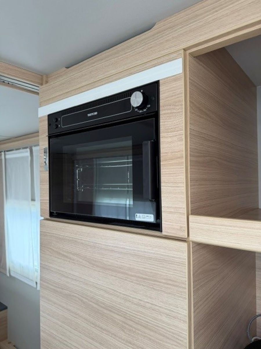 Fahrzeugabbildung Tabbert Vivaldi 550 DF 2.5 Mover Solar Queensbett Ofen