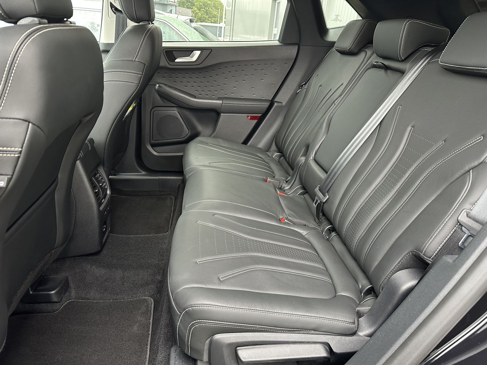 Fahrzeugabbildung Ford Kuga 2.0 EB 4x4 Vignale NAV+LED+AHK+VCOCK+HEADUP