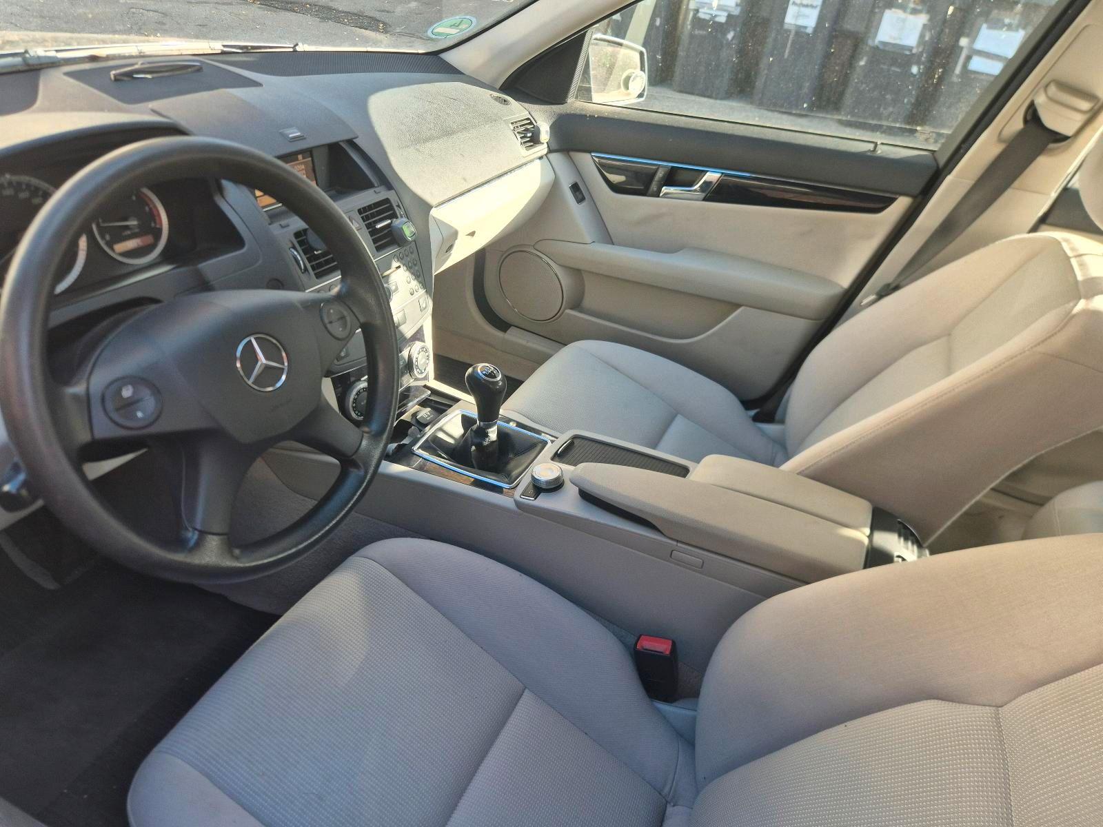 Mercedes-Benz C220 2010 — photo 8