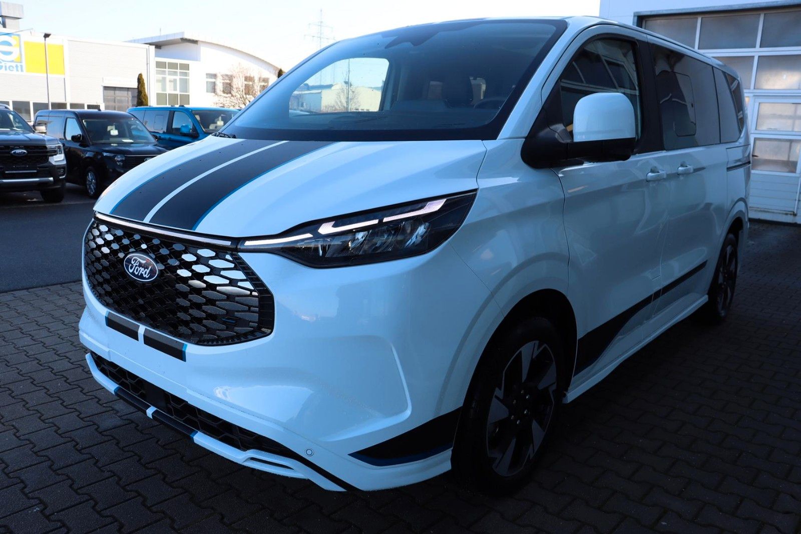 Ford Tourneo Custom Active 340 L1 BEV 4x4 imagem 3