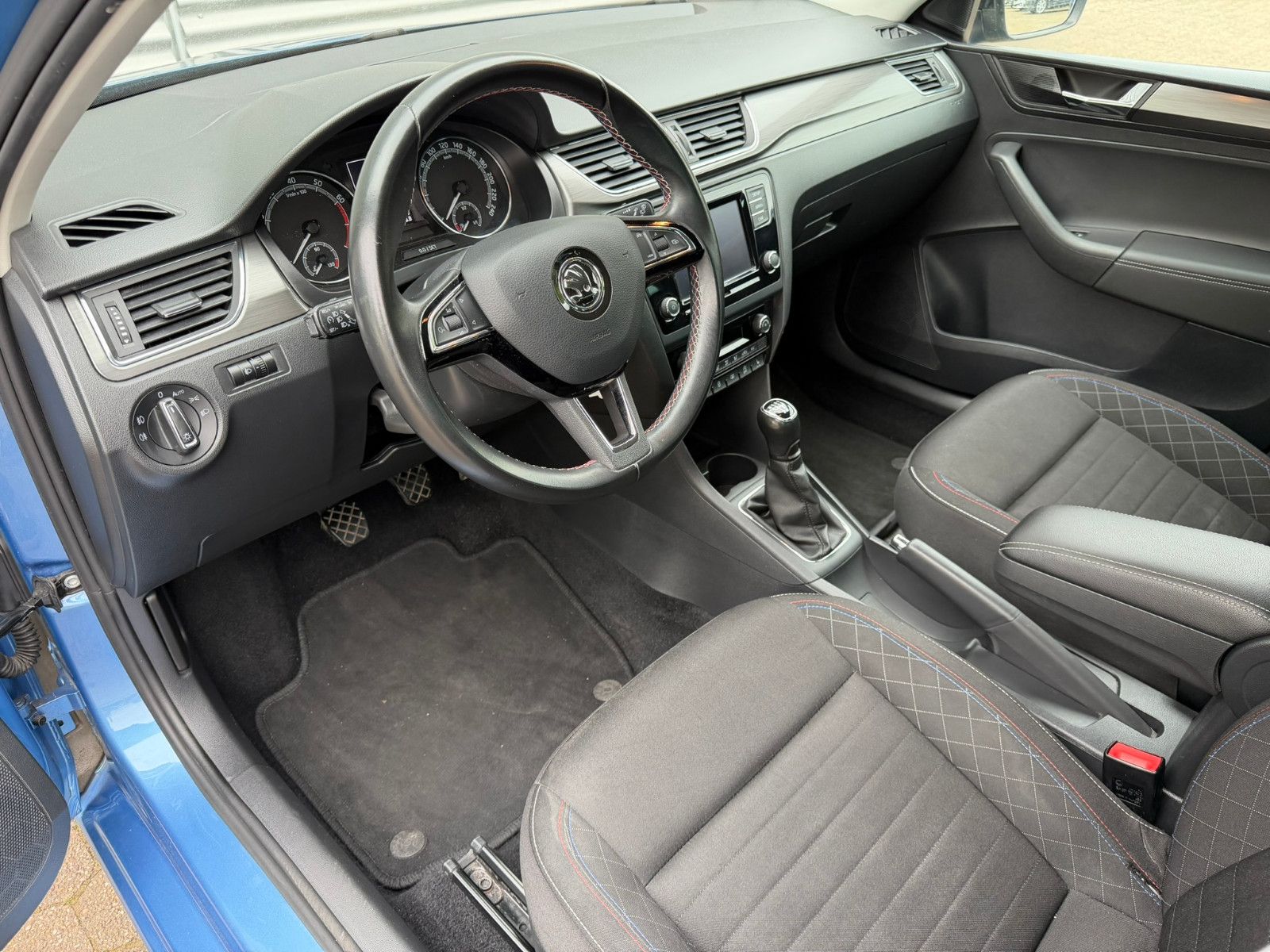 Fahrzeugabbildung SKODA Rapid Spaceback Style