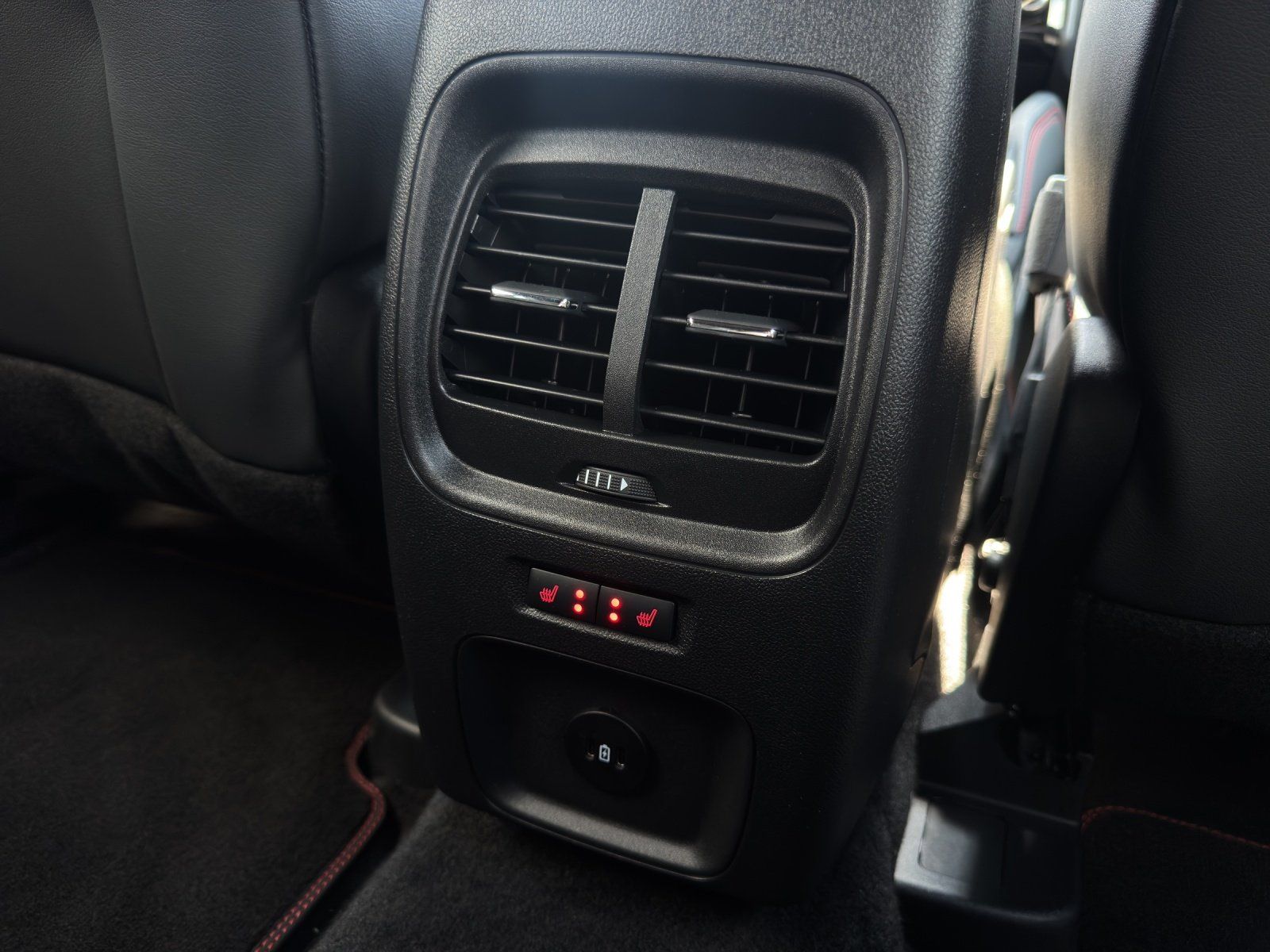 Fahrzeugabbildung Ford Kuga 2.5 FHEV ST-Line X Aut./ACC/AHK/KAMERA/B&O