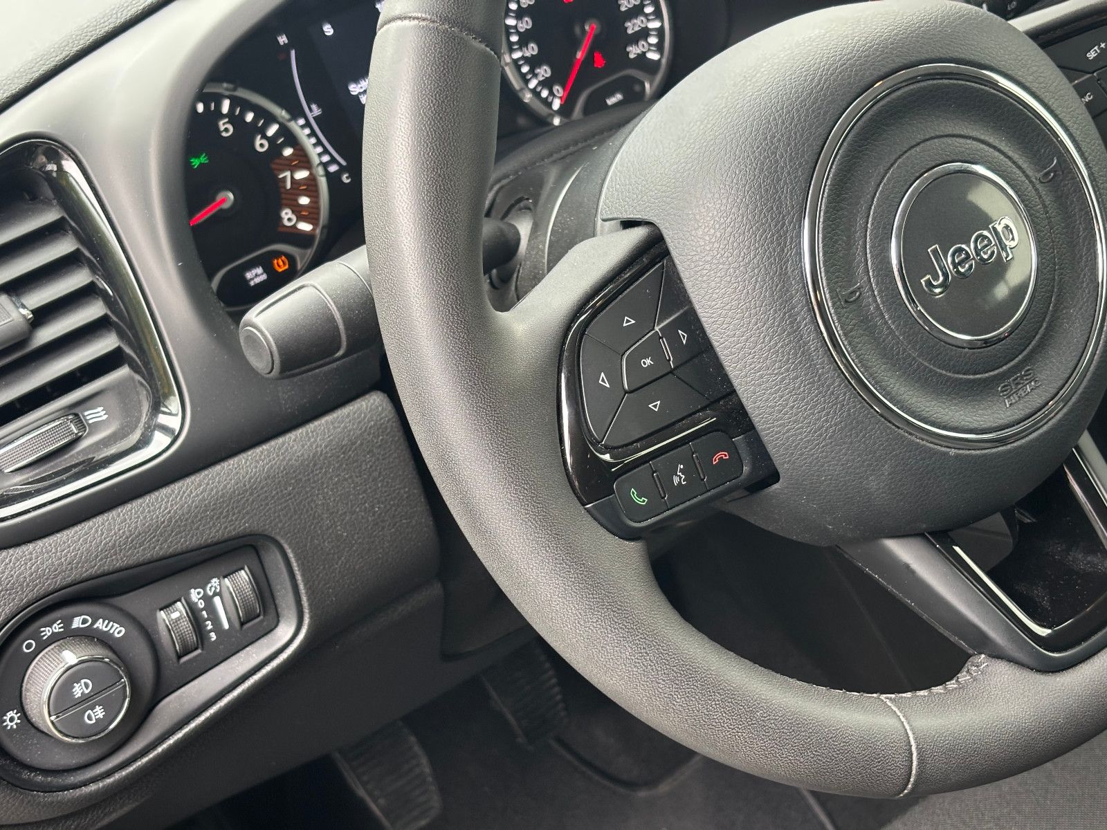 Fahrzeugabbildung Jeep Renegade Longitude//AMBIENTE/APPLE