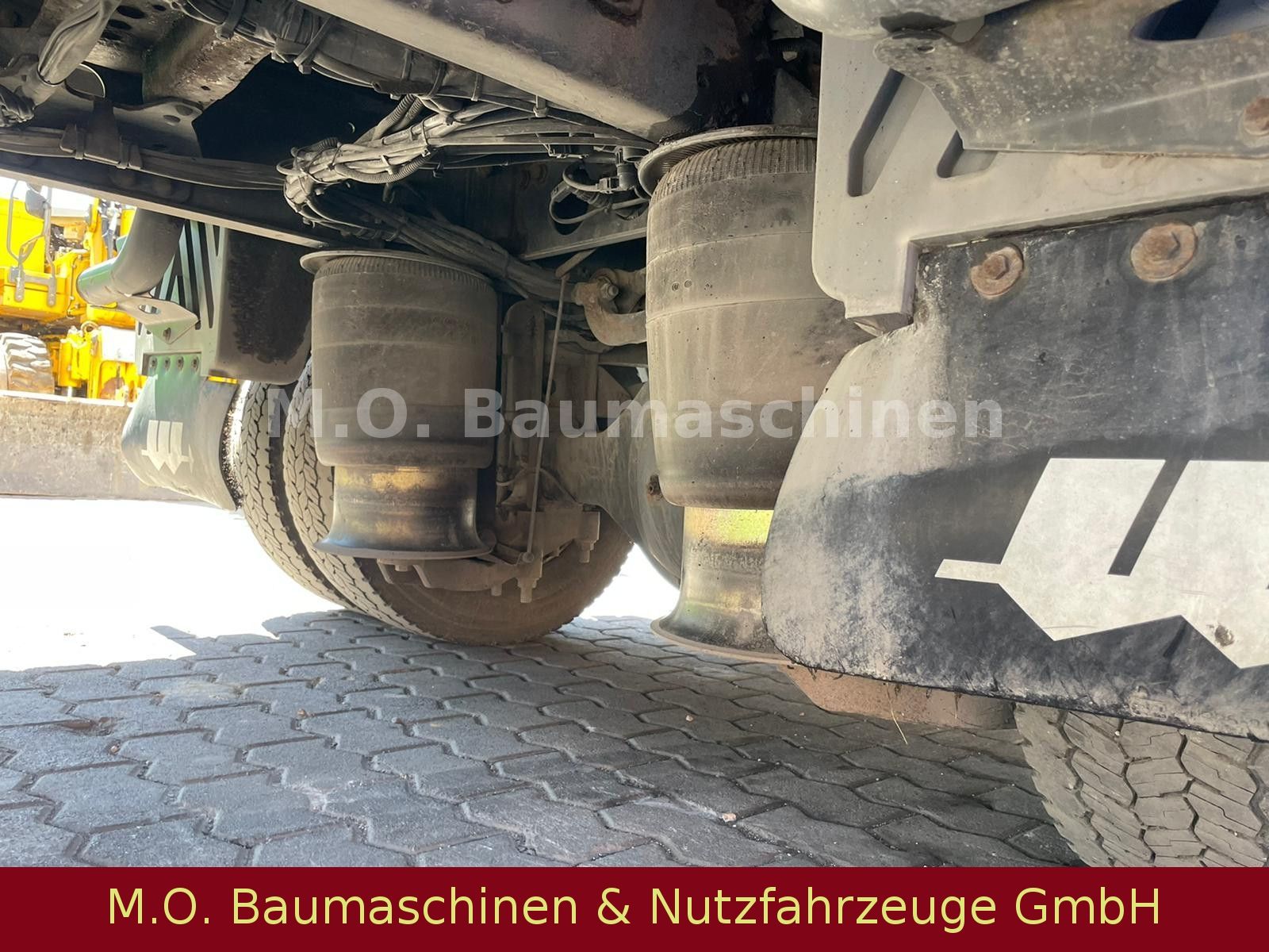 Fahrzeugabbildung Mercedes-Benz 1222 L / Ladebordwand / Thermoking VM-400 D /AC