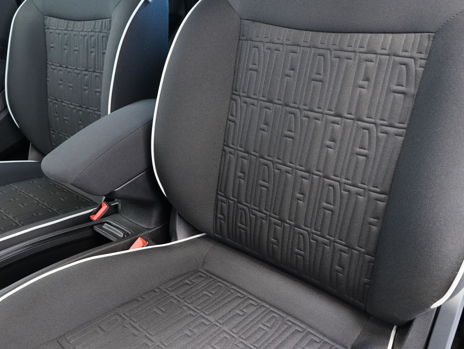 Fahrzeugabbildung Fiat 500e 87KW/42kWh/DC-LADEN/CARPLAY/DAB/SOH/KAMERA