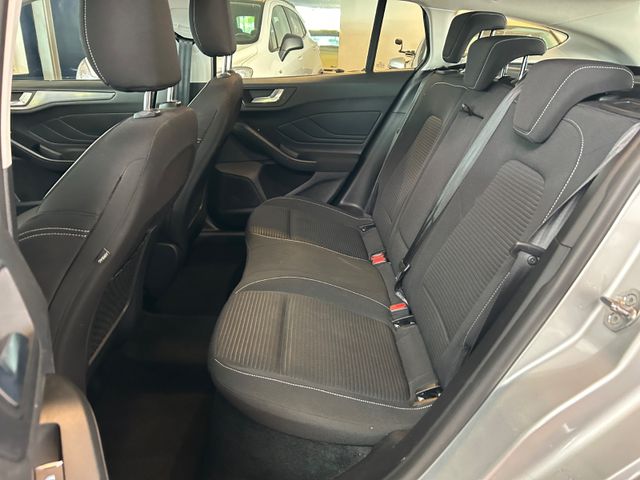 Fahrzeugabbildung Ford Focus Turnier Titanium