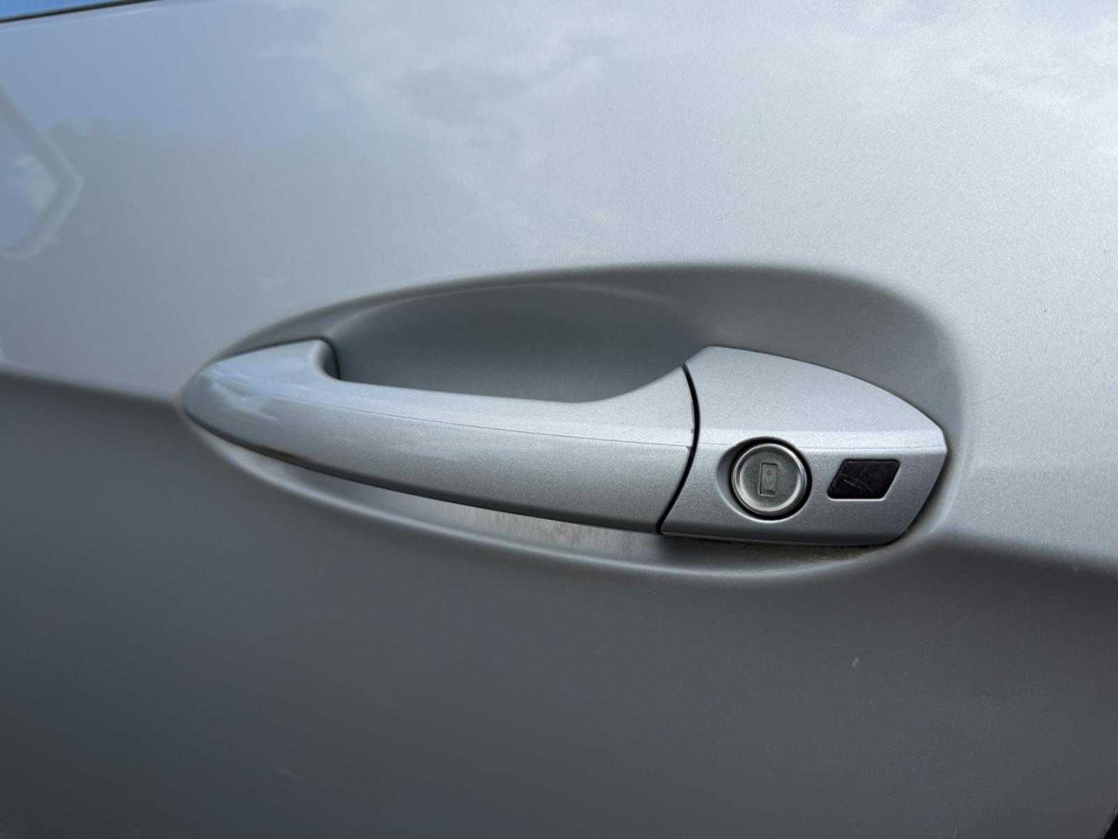 Mercedes-Benz E200 2013 — photo 25