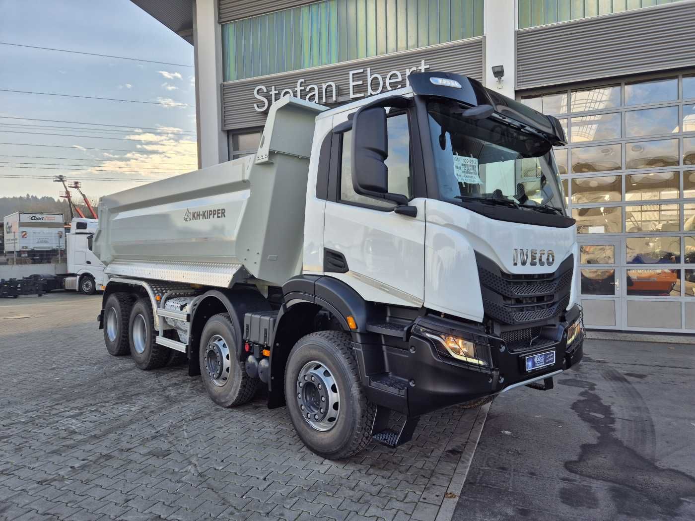 Fahrzeugabbildung Iveco AD360X46Z HR OFF 8x4 Hinterkipper HARDOX DAB+