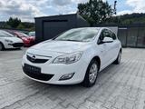 Opel Astra J Lim. 1,4 16V  Design Edition / Klima - Opel Astra: 16v