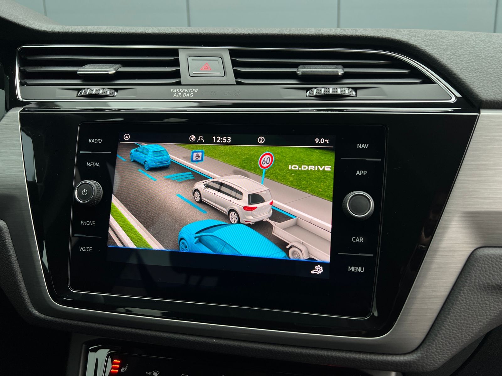 Fahrzeugabbildung Volkswagen Touran Comfortline 1.5 TSI DSG *LED, AHK, 7 Sitz