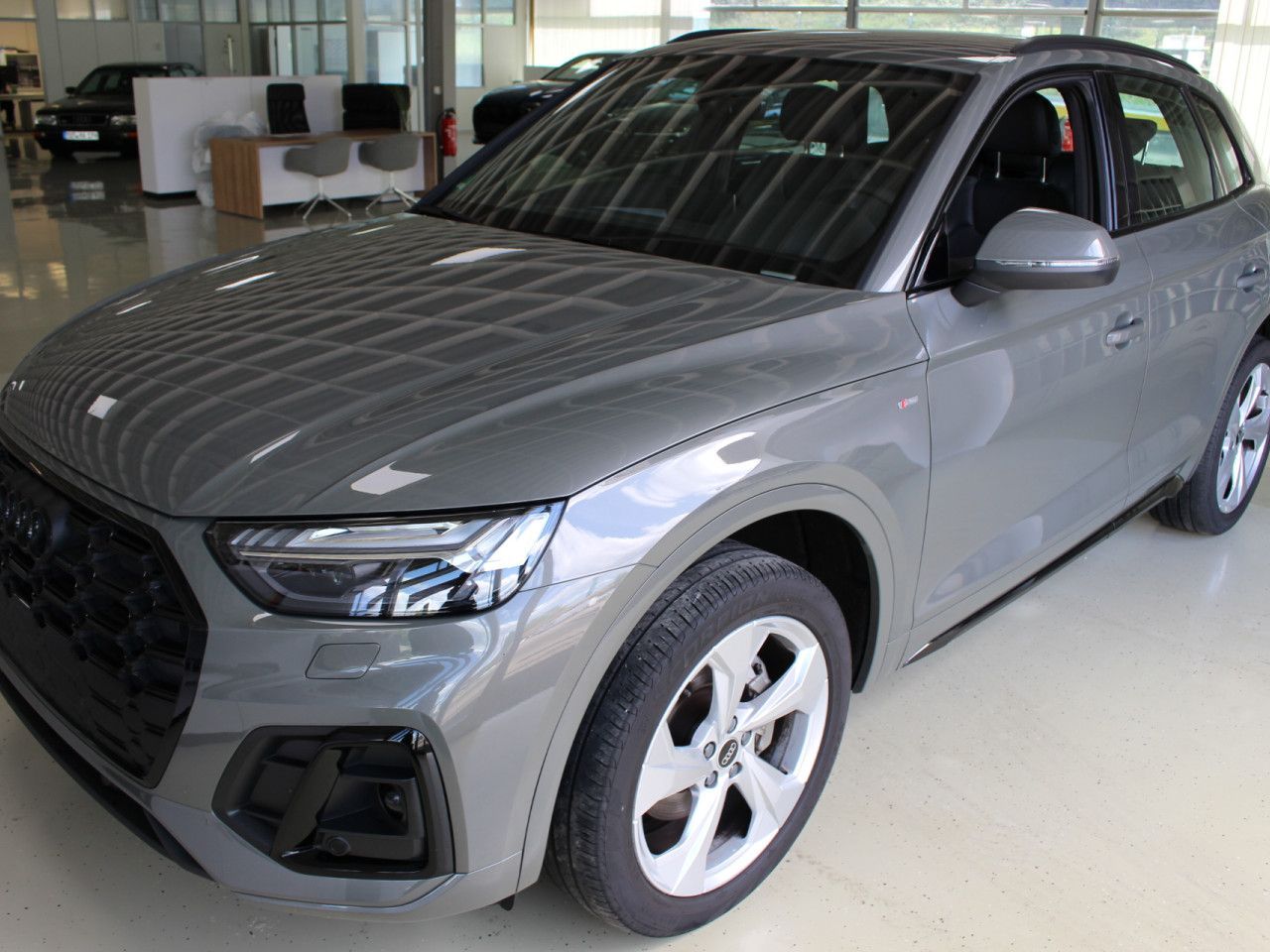Fahrzeugabbildung Audi Q5 40 TFSI quattro S line AHK/Matrix/ACC