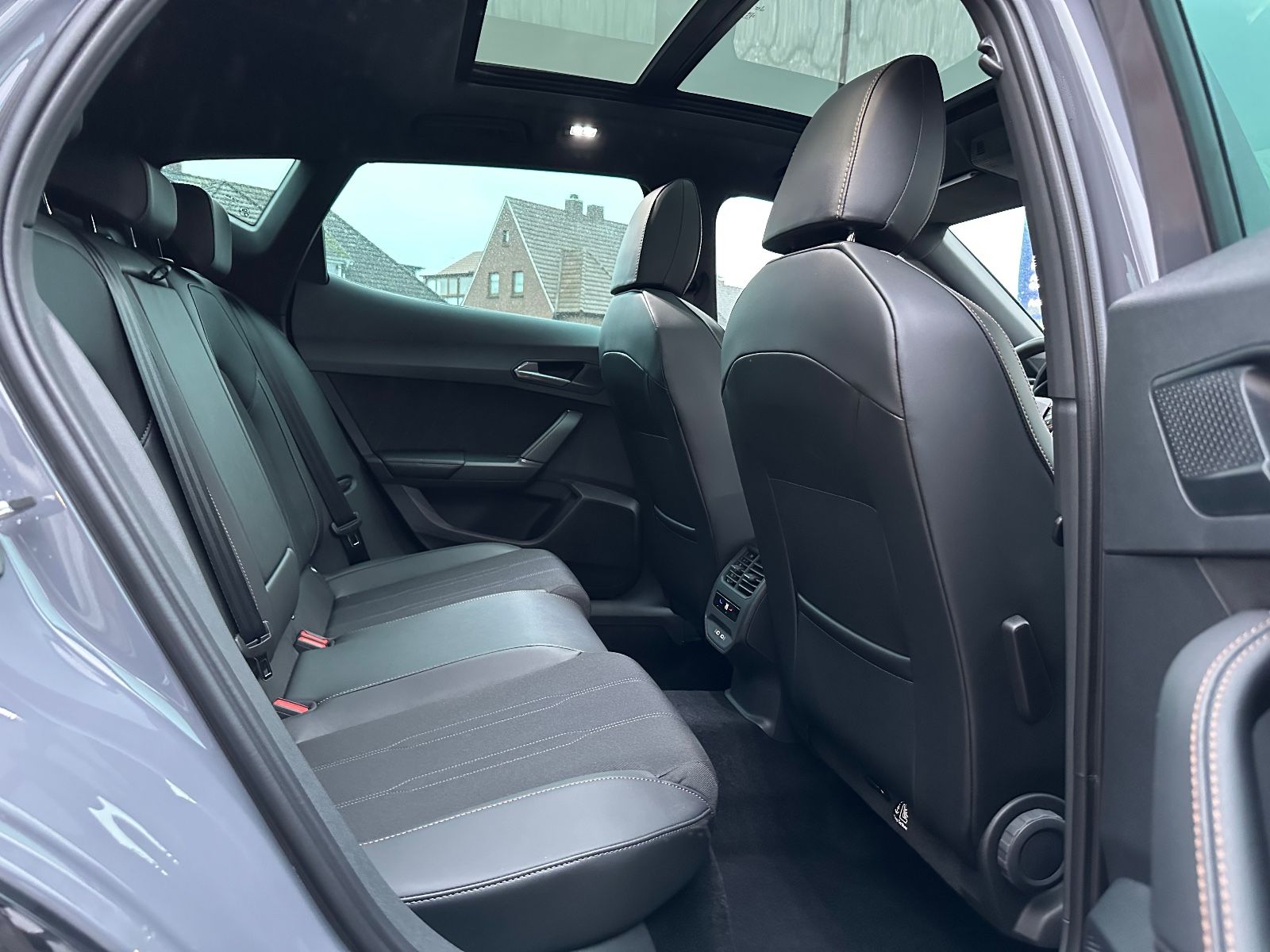 Fahrzeugabbildung CUPRA Formentor 1.5 eTSI DSG Pano/AHK/ACC/Navi/360°