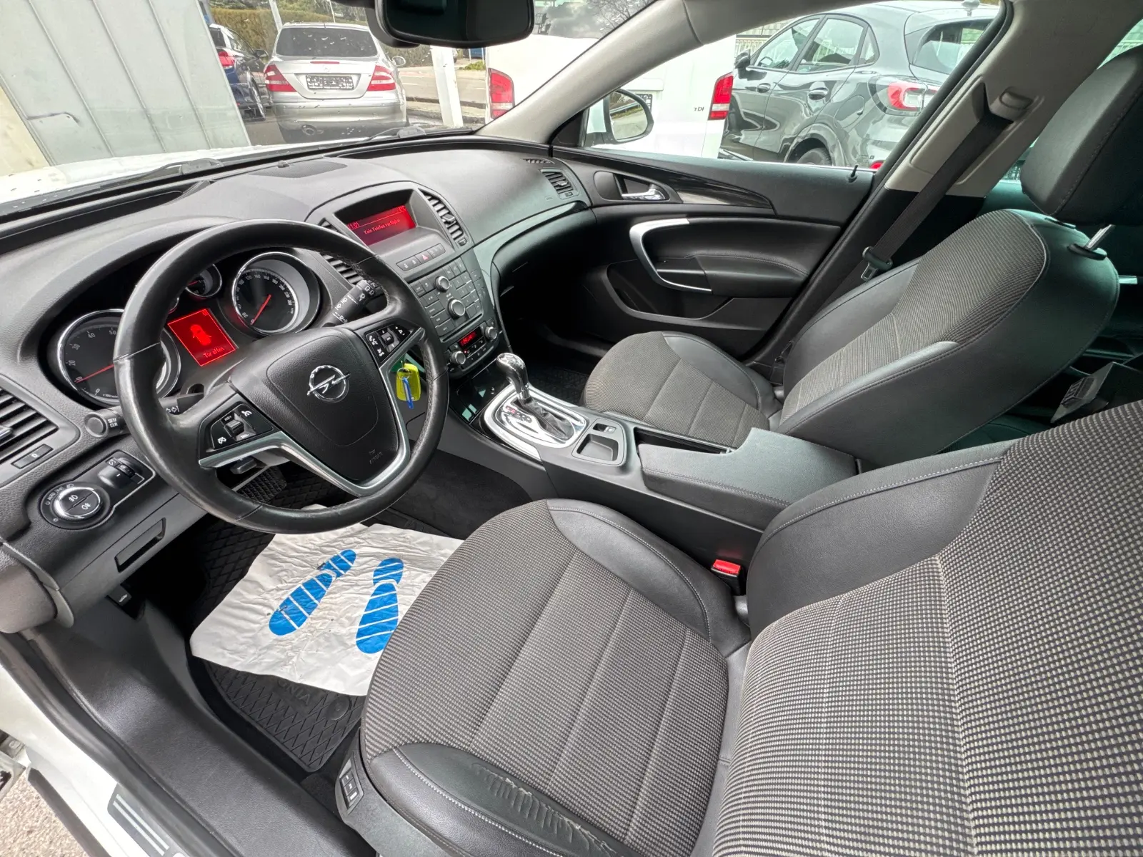 Opel Insignia 2012 — photo 16