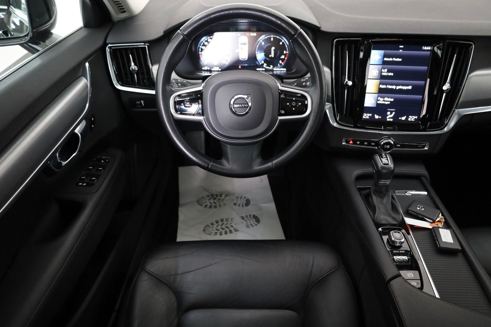 Fahrzeugabbildung Volvo V90 Momentum Pro,Leder,Navi,LED,SH,Kamera,SD,ACC