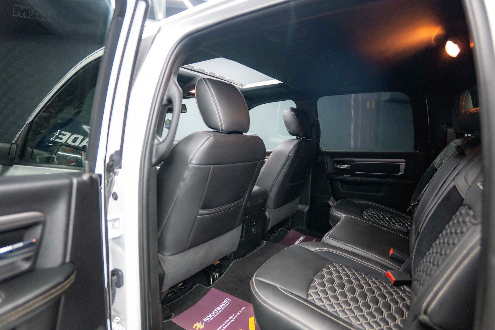 Fahrzeugabbildung Dodge RAM 5.7 V8 HEMI 4x4 OFFROAD Night-Paket *LED*AHK