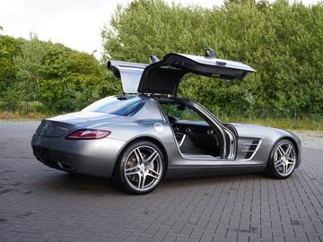 2010 Mercedes-BENZ SLS AMG — фото 5