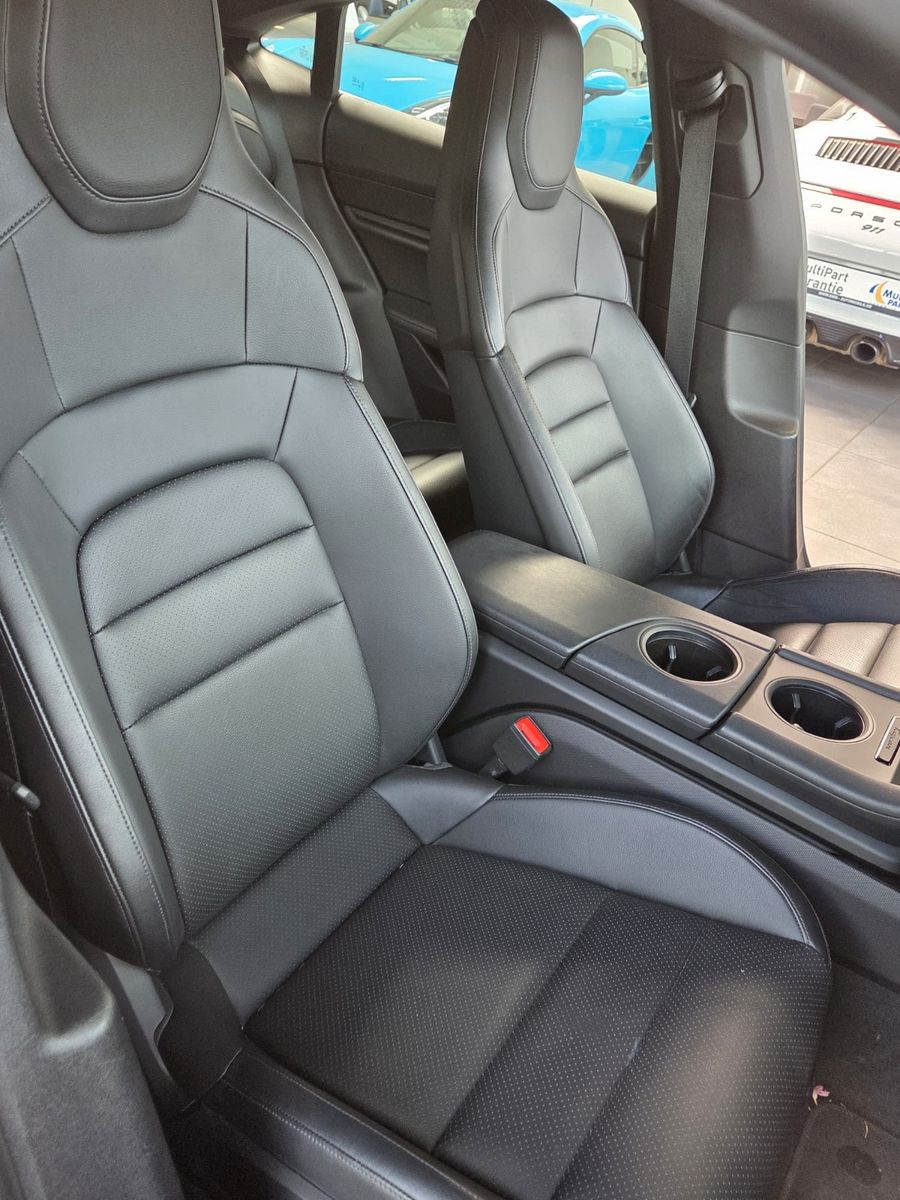 Fahrzeugabbildung Porsche Taycan 4 S/erst 48000km