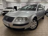 Volkswagen Passat Var. 2.0 *2. Hand*AHK*SHZ*Klima*TÜV NEU* - Volkswagen Passat Variant aus 2002