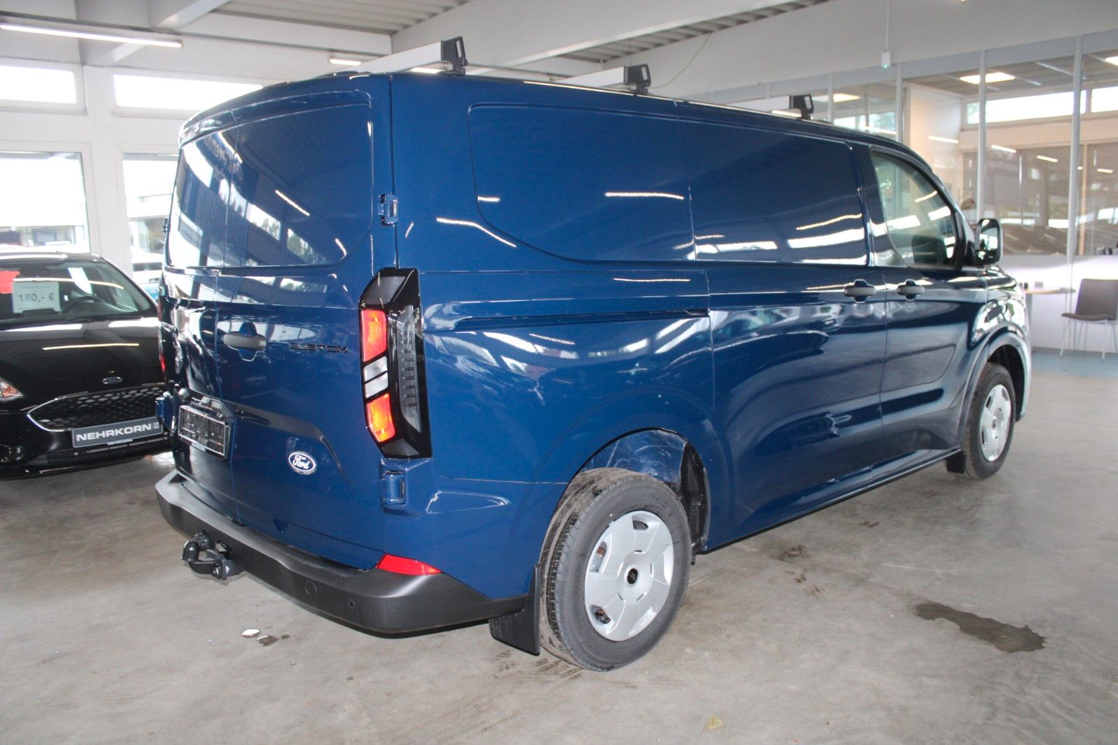 Fahrzeugabbildung Ford Transit Custom TREND L1 Kasten AHK + DACHTRÄGER
