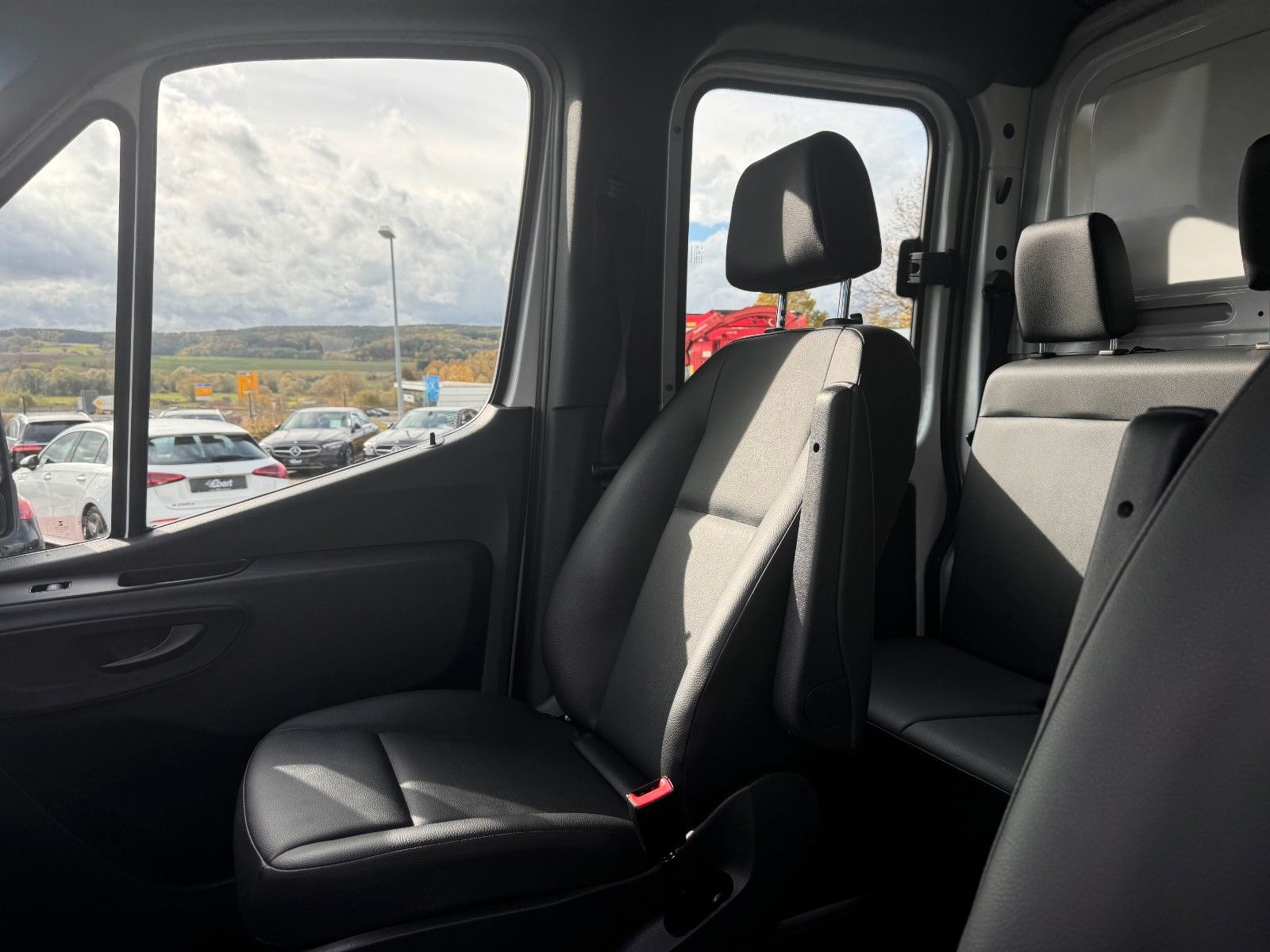 Fahrzeugabbildung Mercedes-Benz Sprinter 314 CDI 4x4 DoKa 3665 Klima AHK