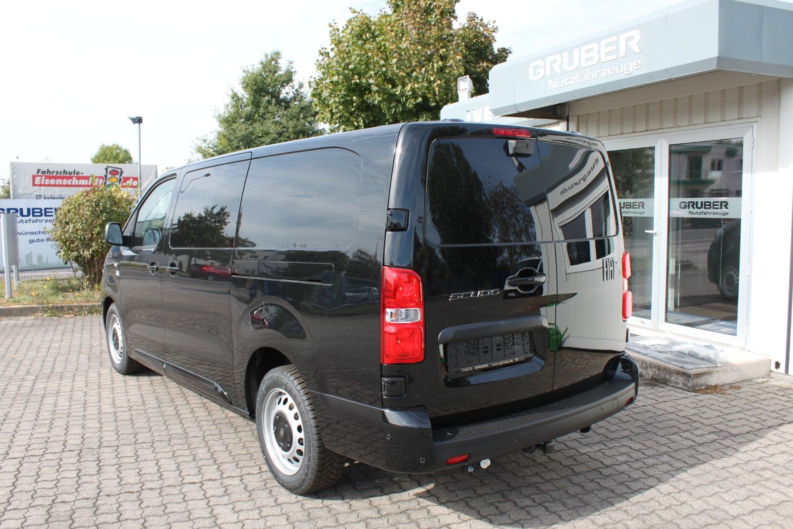 Fahrzeugabbildung Fiat Scudo XL Multicab Webasto/Full-LED 6-Sitzer
