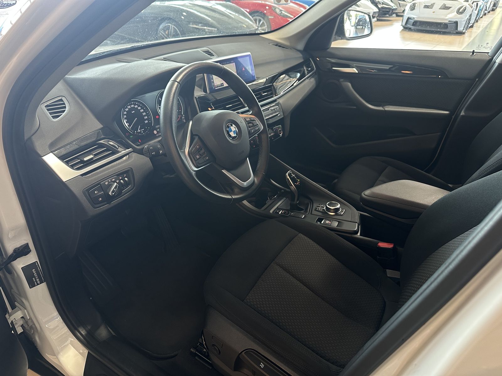 BMW X1 18d Advantage sDrive Navi R.Cam AHK LED SHZ foto 8