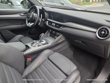Alfa-Romeo Stelvio - 10