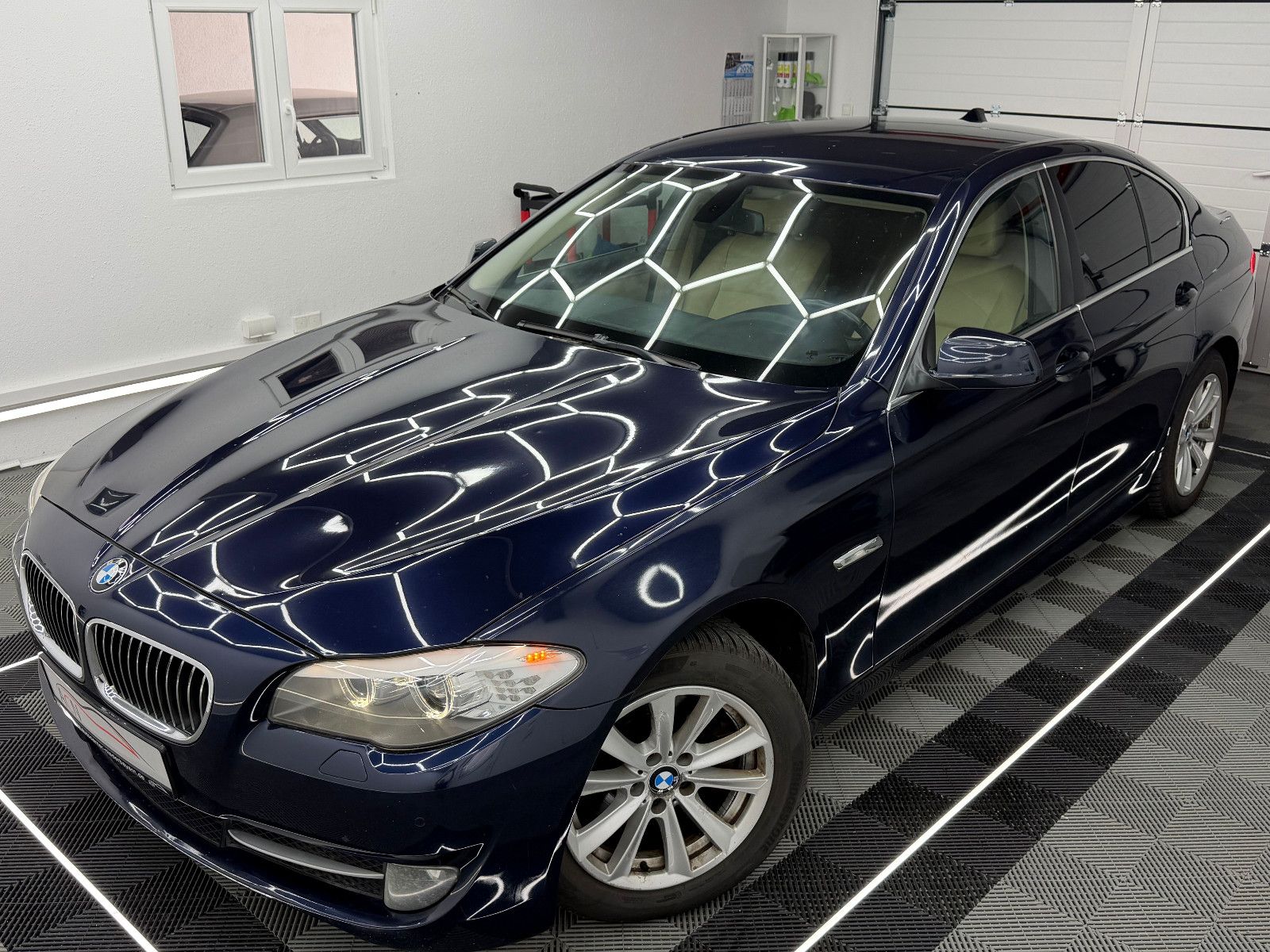 Fahrzeugabbildung BMW 520 d Lim. Aut./elektr. SITZ/NAVI/ ProfBi-XENON/