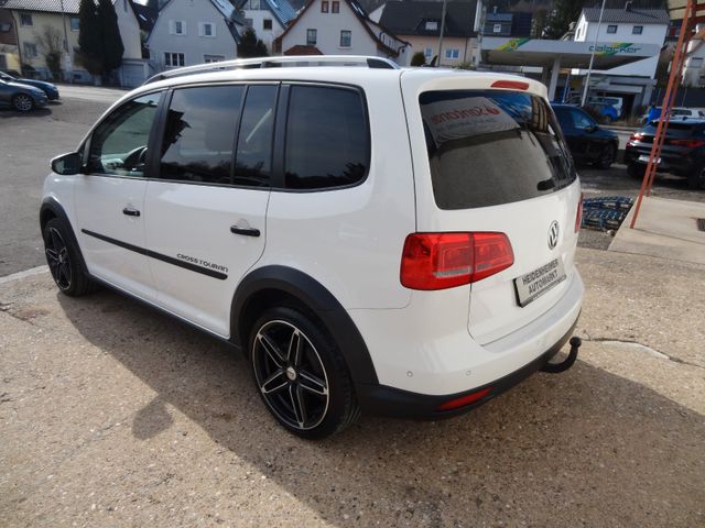 Fahrzeugabbildung Volkswagen CrossTouran/2.Hd/AHK/SitzH/140PS/PDC/Bi-Xenon/