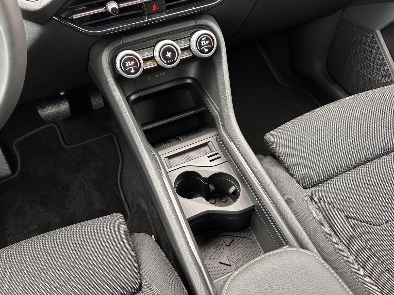 Fahrzeugabbildung SKODA Kodiaq 1.5 eTSI Selection DSG ACC/LED/PDC/SHZ