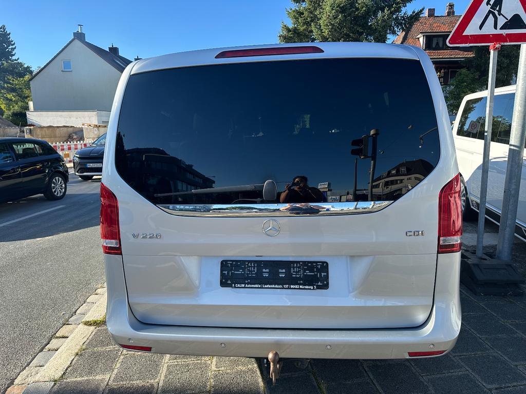 Mercedes-Benz V 220