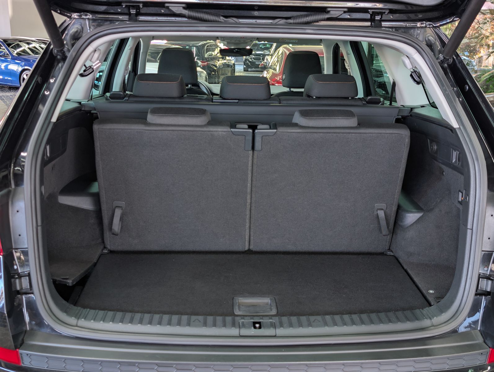 Fahrzeugabbildung SKODA Kodiaq Clever 4x4 PANO*AHK*CANTON*4xSHZ*7-Sitzer