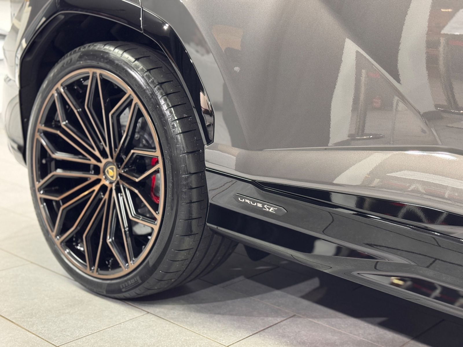 Fahrzeugabbildung Lamborghini URUS SE|BANG/OLUFSEN|PANO|MY25|BLANCO COC