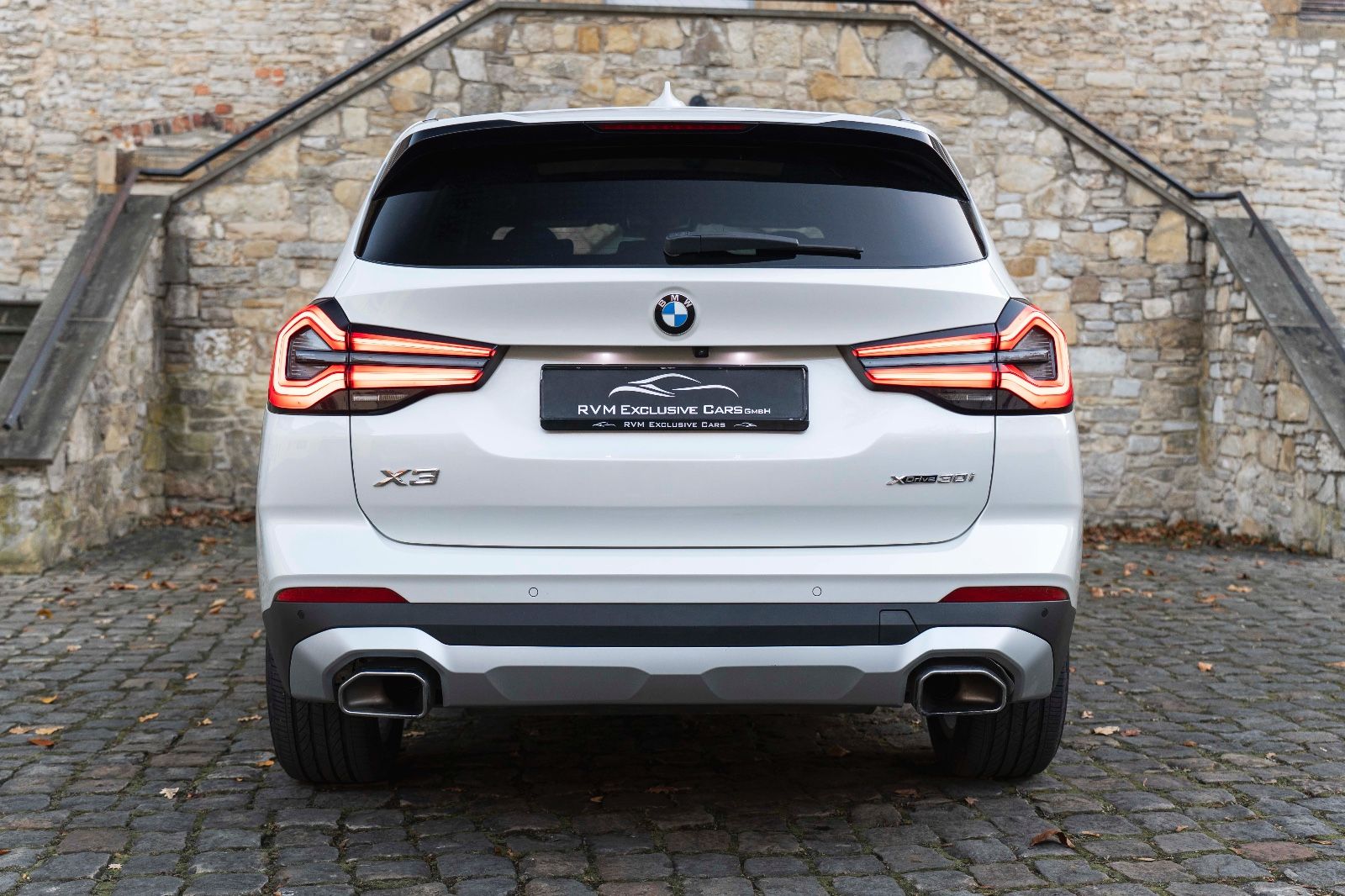 Fahrzeugabbildung BMW X3 xDrive30i HUD LED HIFI KAM NAV PANO SITZH