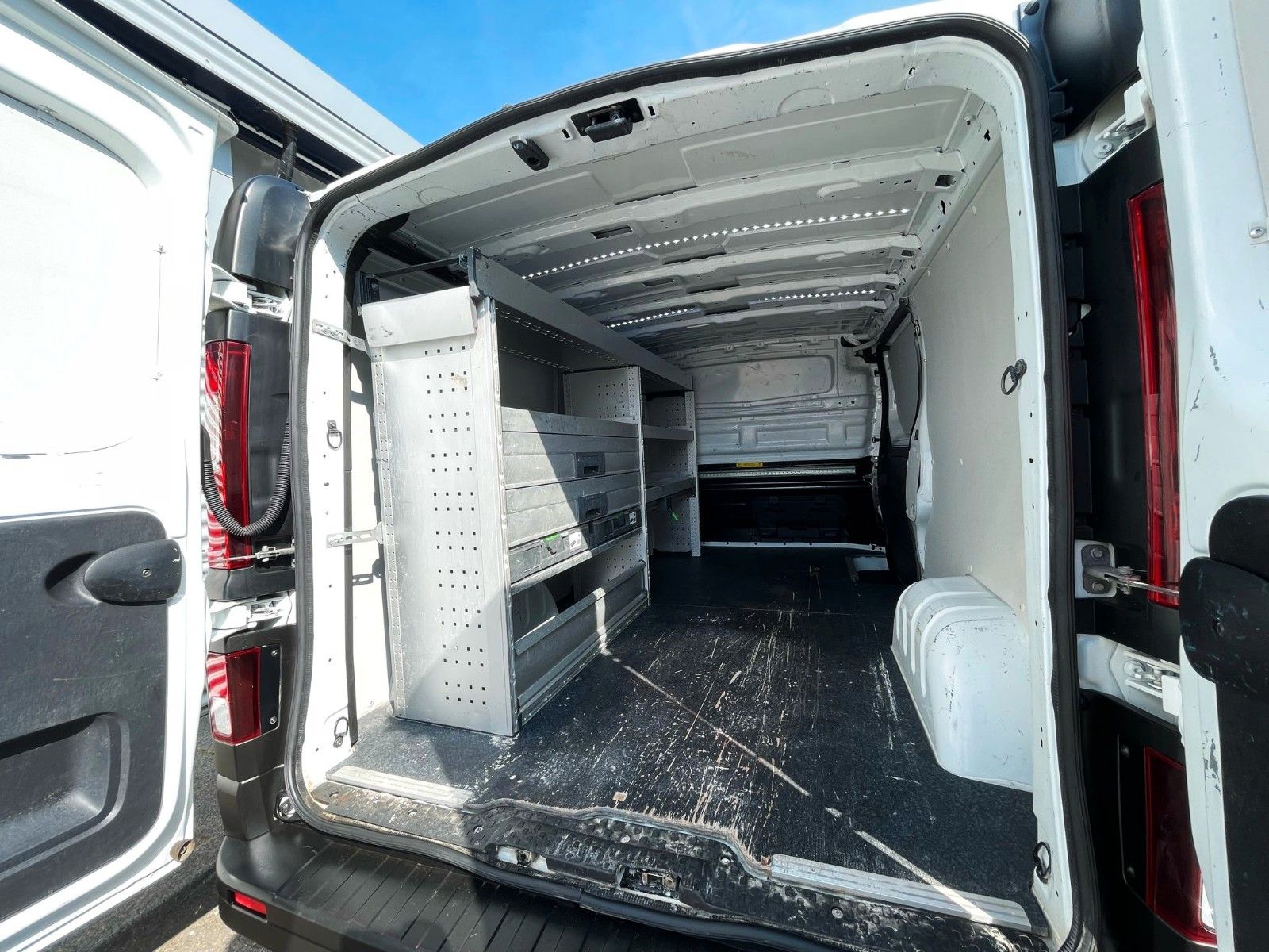 Fahrzeugabbildung Renault TRAFIC KASTEN  L2H1 3,0t KAMERA KLIMA  1.Hd EU6d