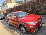 Hyundai KONA Elektro ELEKTRO 150kW Premium Premium - scheckheftgepflegte Hyundai KONA Elektro