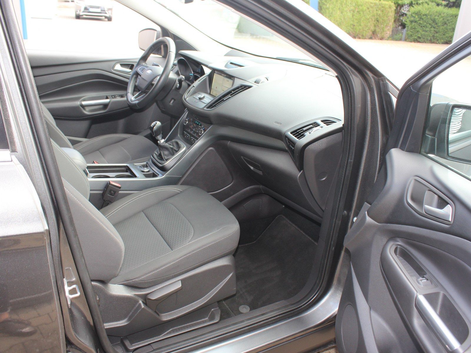 Fahrzeugabbildung Ford Kuga Cool & Connect 2,0 TDCi 4x2 Start/Stopp