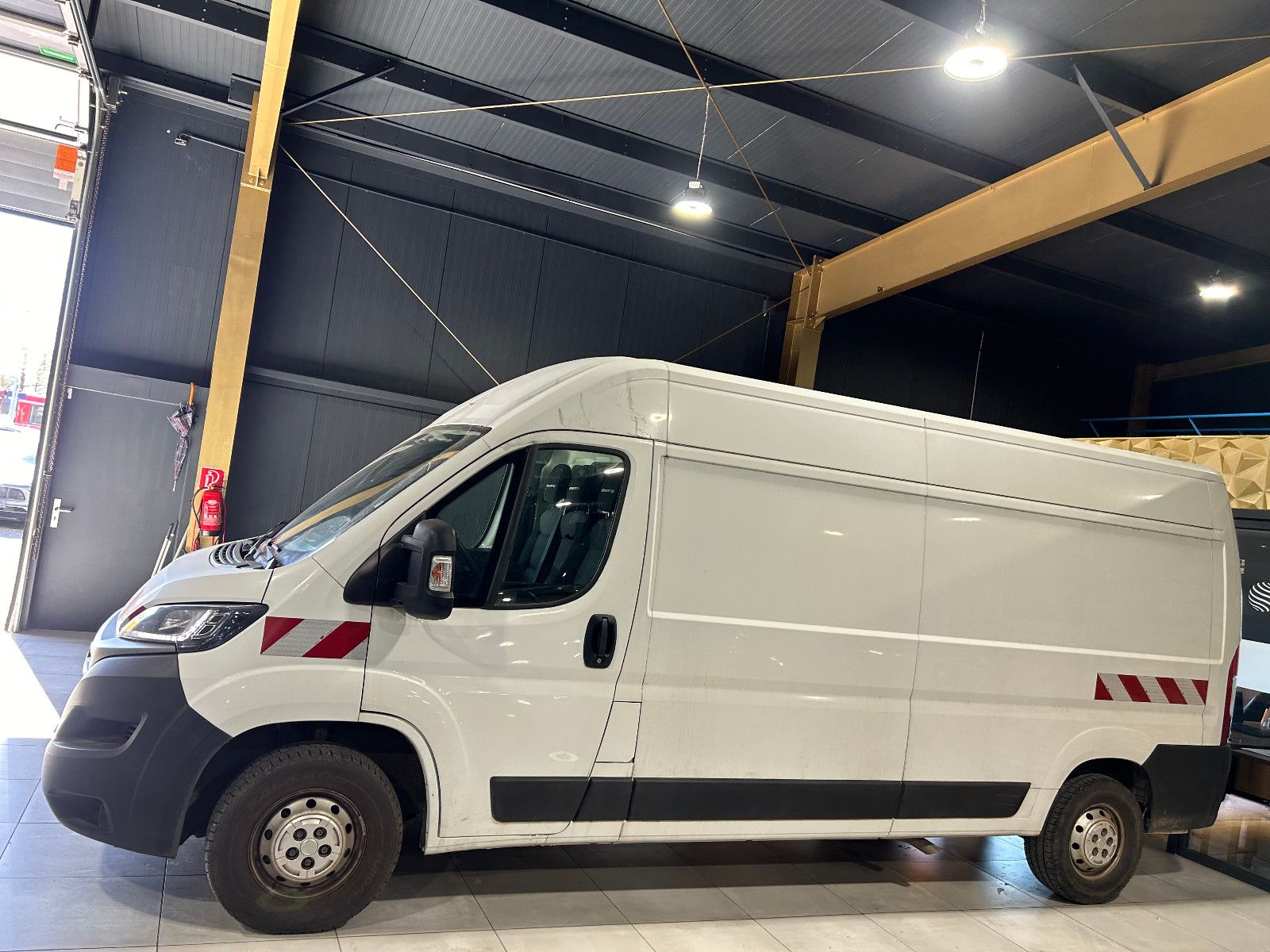 Fahrzeugabbildung Fiat Ducato Grossr.-Kasten 35 140 L4H2 RS: 4035 mm/3-