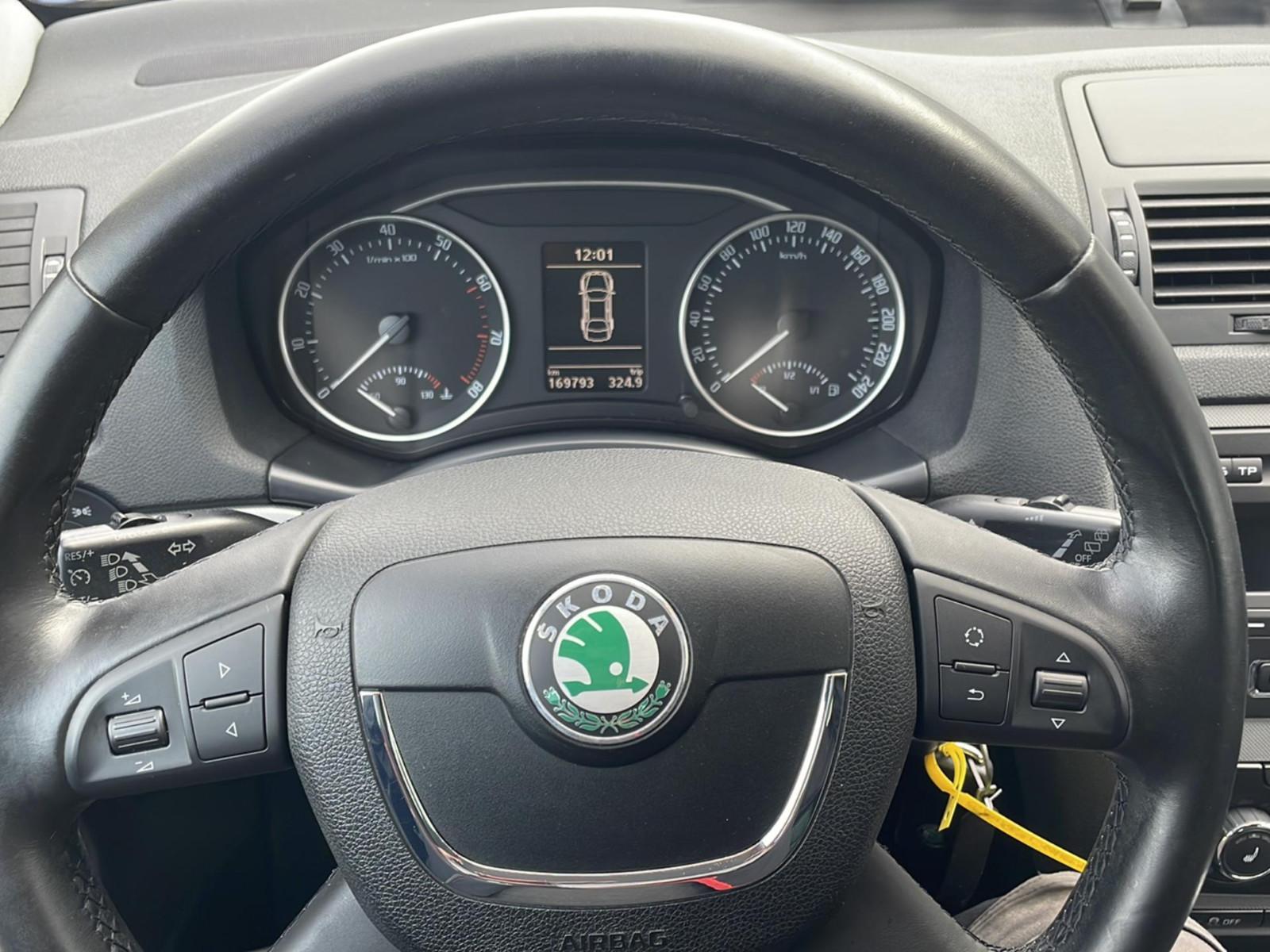 Skoda Octavia 2010 — photo 11