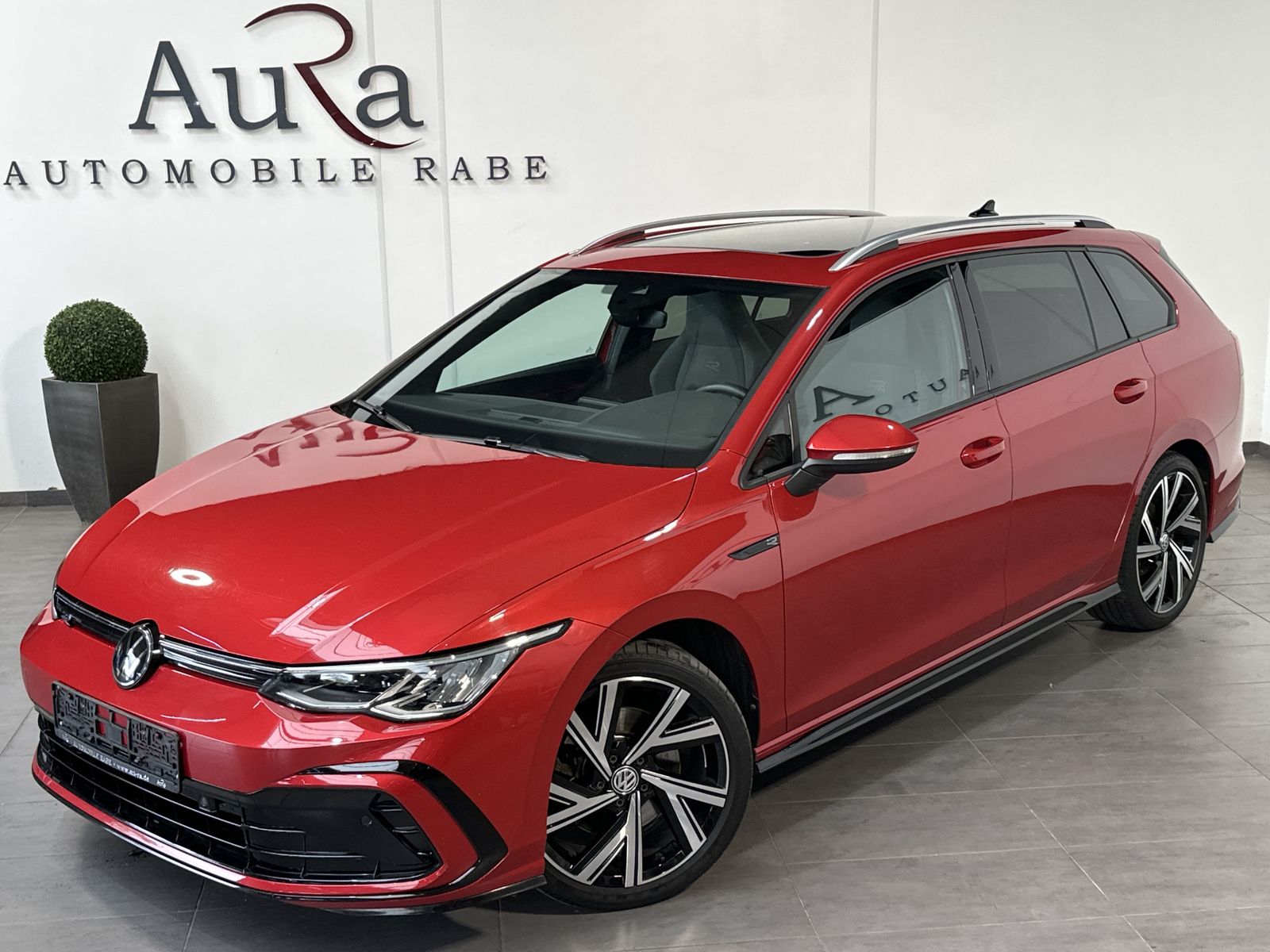 Fahrzeugabbildung Volkswagen Golf Variant 2.0 TDI DSG R-Line NAV+LED+PANO+AHK