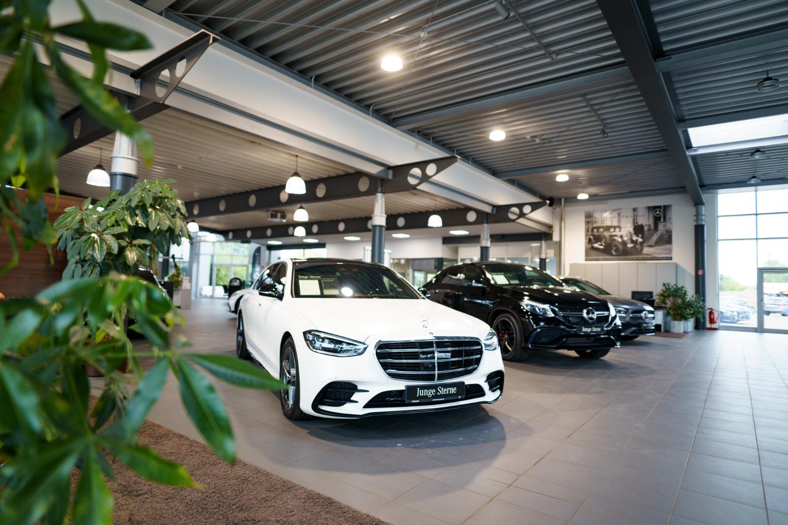 showroom-image-top