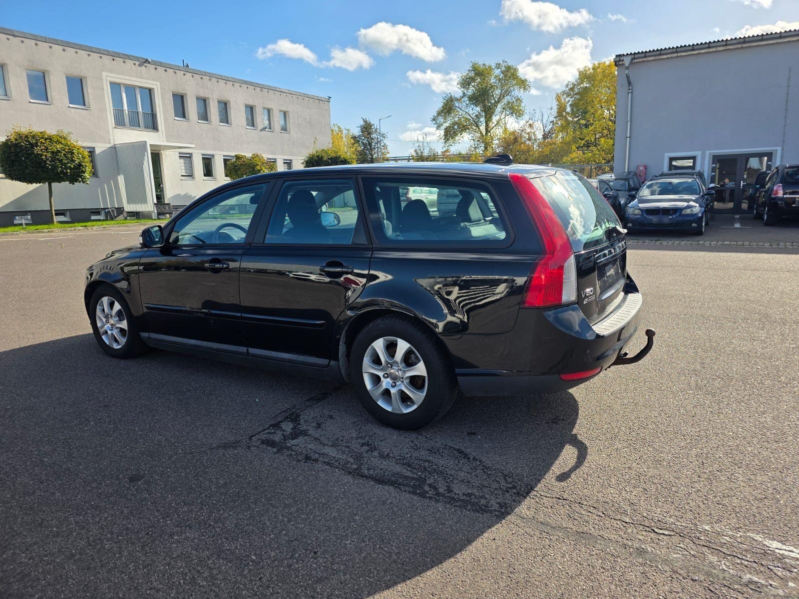 Volvo V50 2009 — engine 109 HP (80kW)