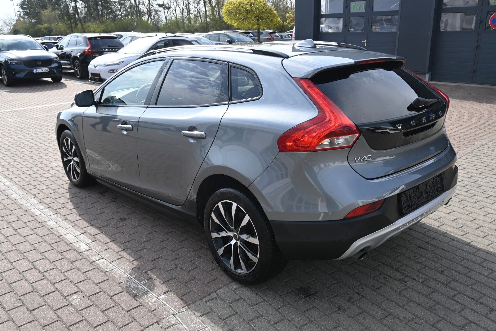 Fahrzeugabbildung Volvo V40 Cross Country D2 Momentum*Fahrass.Paket*RFK*