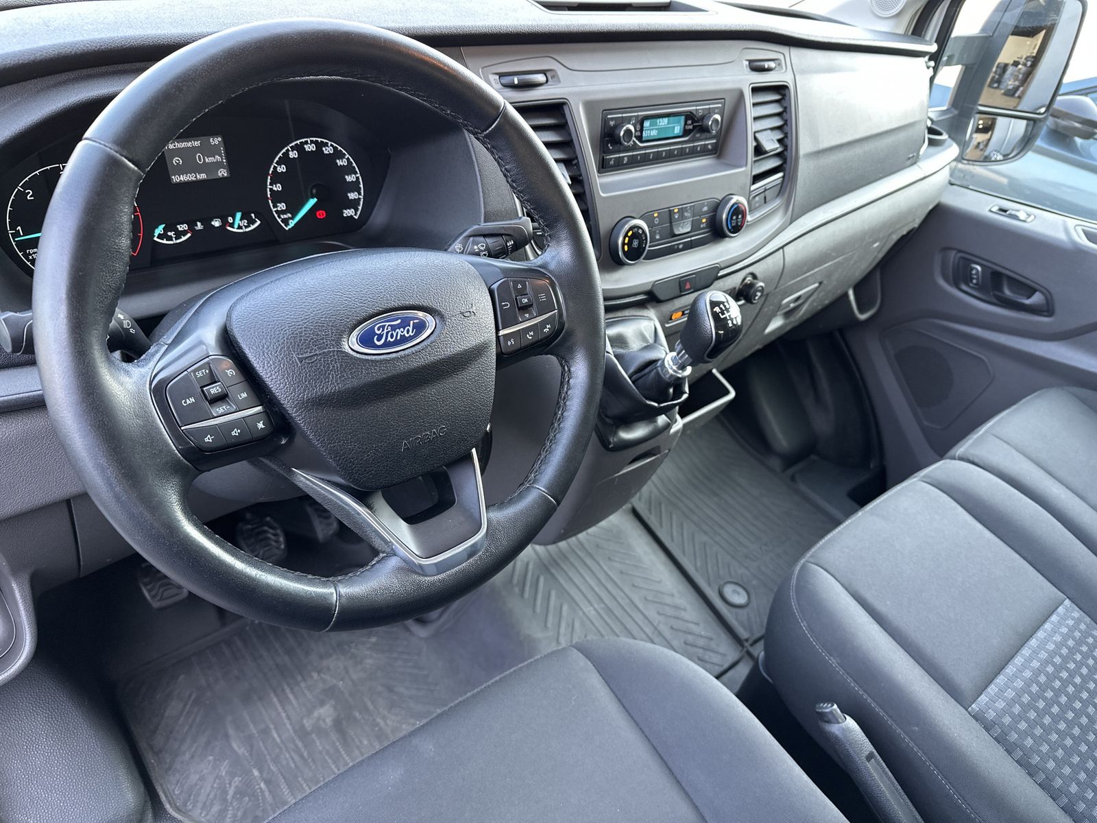 Fahrzeugabbildung Ford Transit 350 L2 Einzelkabine AHK+SICHT-PAKET1+DAB