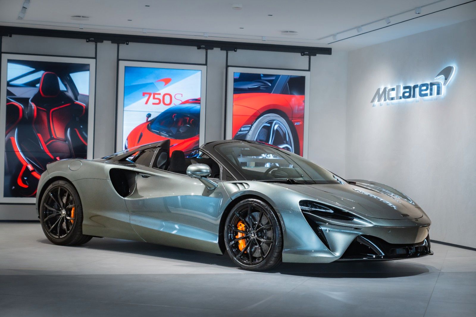 MCLAREN Artura