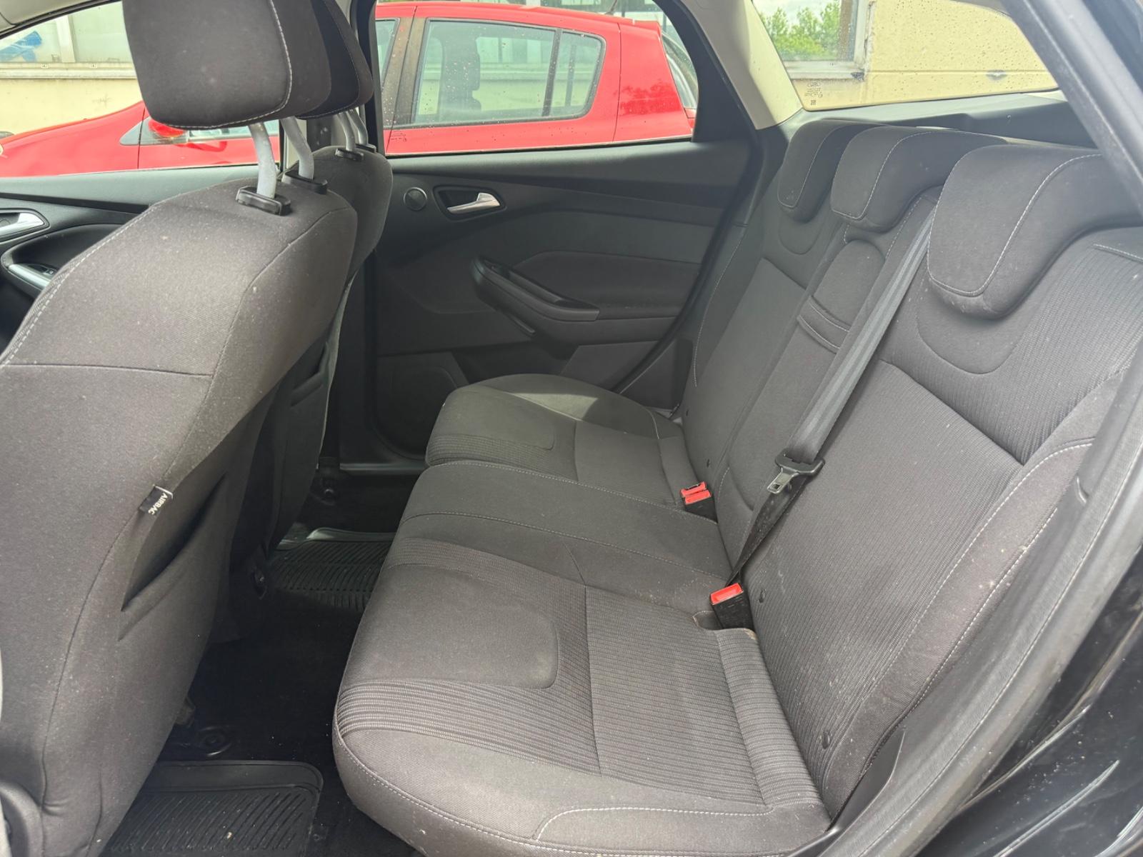 Ford Focus 2012 — photo 9